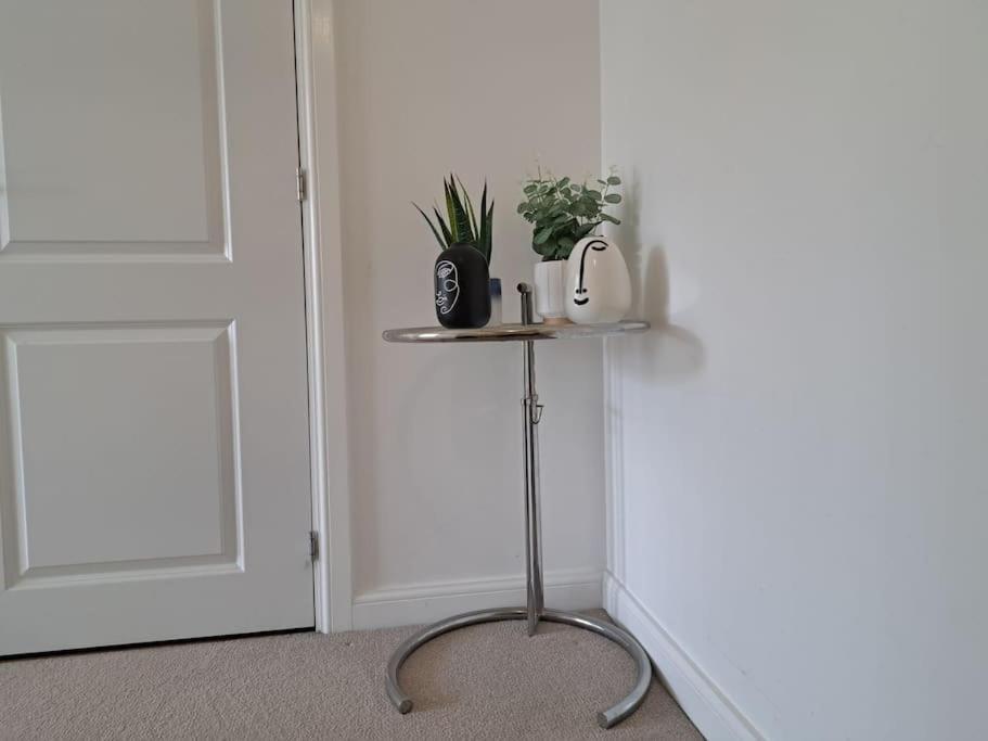 Wainscot Stylish Station Apartment In Rochester With Free Parking מראה חיצוני תמונה
