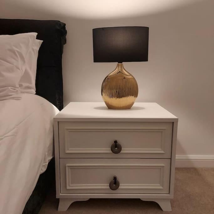 Wainscot Stylish Station Apartment In Rochester With Free Parking מראה חיצוני תמונה
