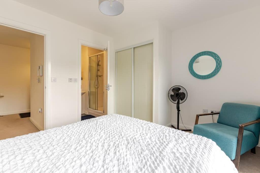 Wainscot Stylish Station Apartment In Rochester With Free Parking מראה חיצוני תמונה