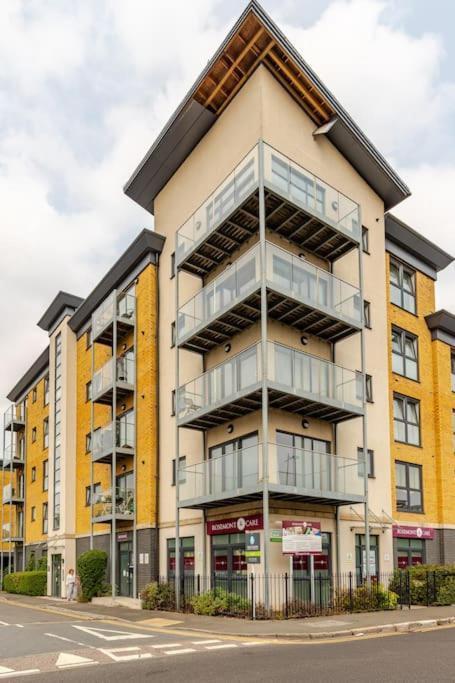 Wainscot Stylish Station Apartment In Rochester With Free Parking מראה חיצוני תמונה