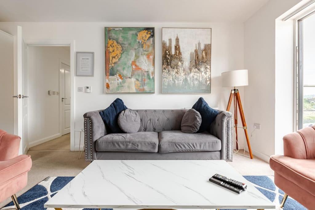Wainscot Stylish Station Apartment In Rochester With Free Parking מראה חיצוני תמונה